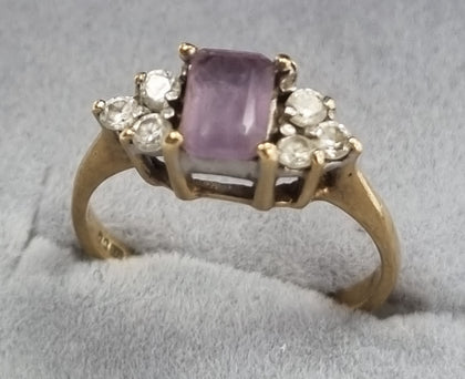 9ct gold ring purple/clear stones.