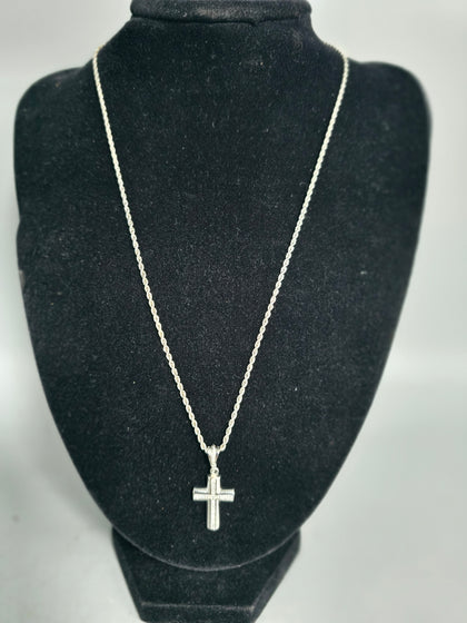 18CT White Gold Necklace 5G 24