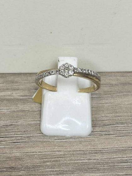 9ct Gold Ring (Size O) Apx 1.95g