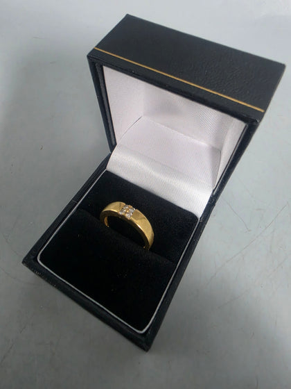 18ct GOLD RING 3.9G 750 Size L