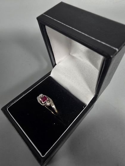 18CT Gold Ring With Pink Stone 2.2G 750