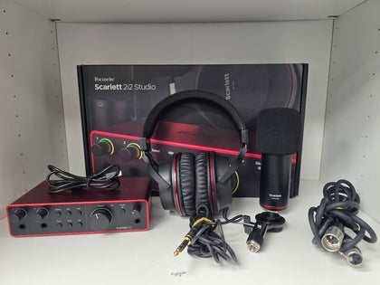 Focusrite Scarlett 2i2 Studio 4th Gen Usb Audio Interface Bundle