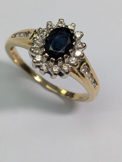 18CT GOLD DIAMOND & BLACK STONE RING SIZE M 1/2