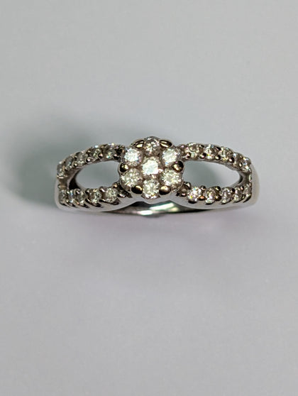 18ct White Gold Diamond Ring - Size I 1/2
