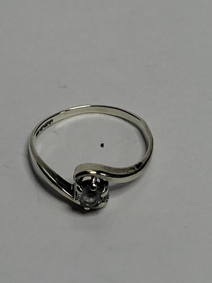 9CT White Gold Ring With Stone (Not Diamond) - Size P - 1.67 Grams.