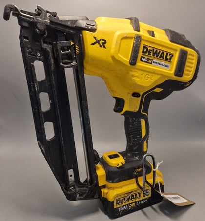 Dewalt DCN660N 18v 32-64mm cordless 16g angled nailer with 4ah battery *collection only*