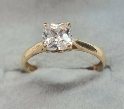 9ct Yellow Gold CZ Solitaire ring