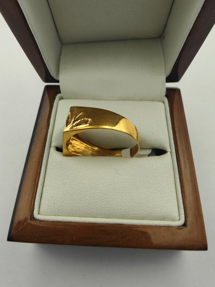 22ct Gold Ring  - 5.13 Grams - Size V