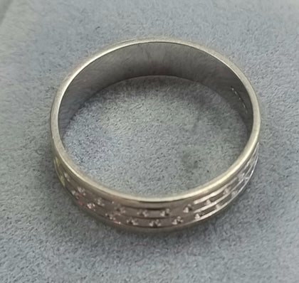 9ct White Gold Ring Size 