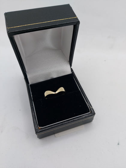 9CT Yellow Gold Ring - Size K - 2.87 Grams - Fully Hallmarked.