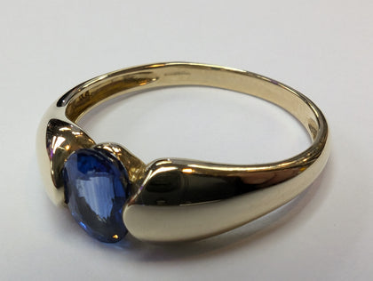 9CT GOLD RING WITH DARK BLUE STONE SIZE T 2.65G PRESTON STORE