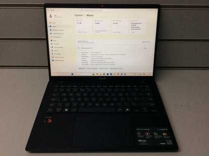ASUS Vivobook 14 X1407Q with SnapDragon & 16 GB Ram