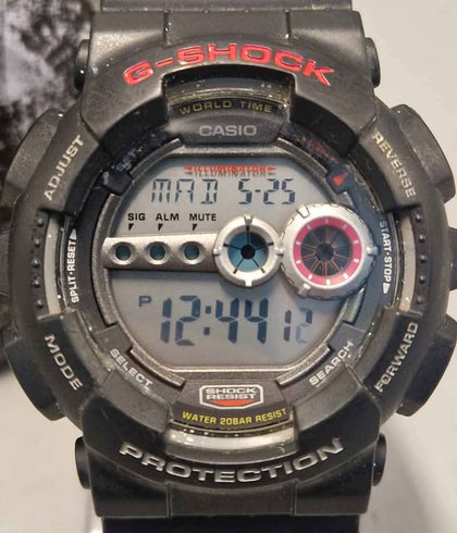 Casio GD-100-1AER G-SHOCK Mens Illuminator LCD Digital Wrist Watch - Black Resin Strap - Boxed