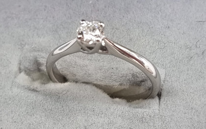 18ct White Gold Ring 0.25ct Size M