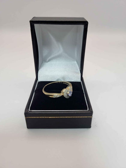 9CT - Yellow Gold Heart Ring with DIA 0.15CT - Size U