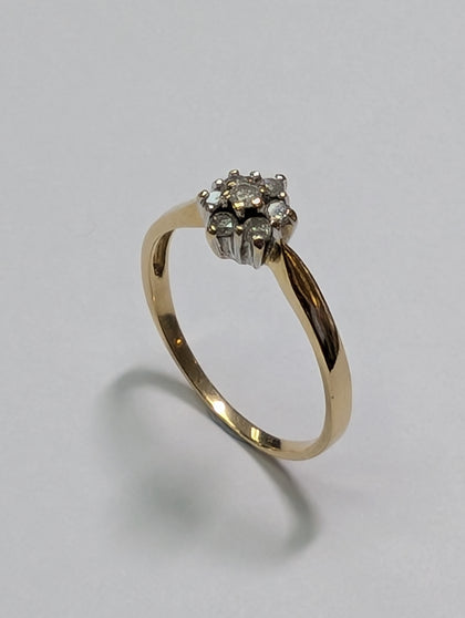 18ct gold  7 stone diamond ring