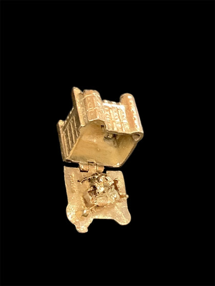 Vintage 9ct Yellow Gold Tower of london Charm 5.3grams