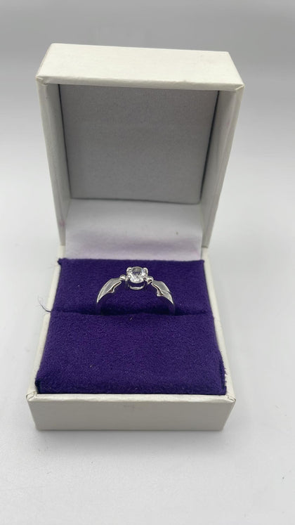 9ct white gold ring - N