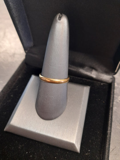 9ct Gold Band 1.8g.