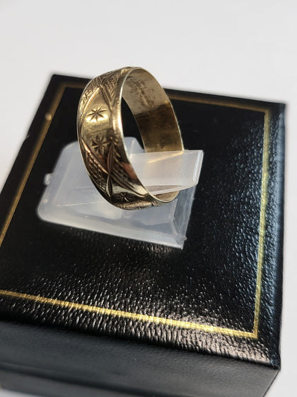 9ct Yellow Gold Patterned Band Ring - Size R - 2.51G - Hallmarked