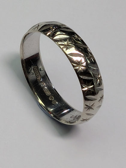 9CT WHITE GOLD PATTERNED WEDDING BAND PRESTON STORE