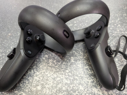 Oculus Quest VR Gaming Headset Boxed with 2 x Controllers2