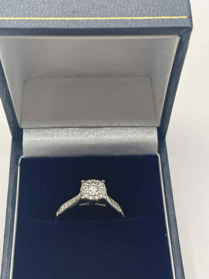9ct white gold 0.25ct diamond cluster ring - J