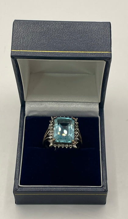 9ct Gold ring with Blue Stone size - O