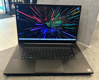Razer Blade 17 Pro 2020 2TB SSD + 512GB SSD Intel i7-10875H 32GB Ram RTX 2080