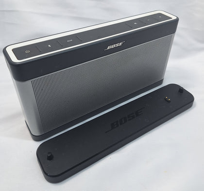 Bose soundlink series 3 Bluetooth speaker with dock and power lead unboxed