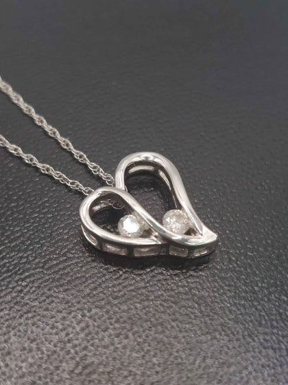 (10K Hallmarked&Tested) White Gold Necklace With Heart Pendant, Weight: 2.1G, 18
