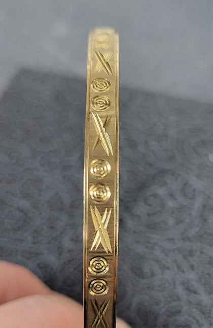 9ct Yellow Gold Patterned Bangle - 7.9G - 2.5