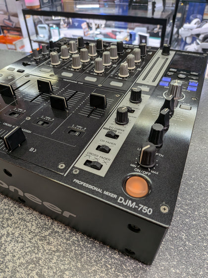 Pioneer Djm 750  4 X Channel DJ Mixer