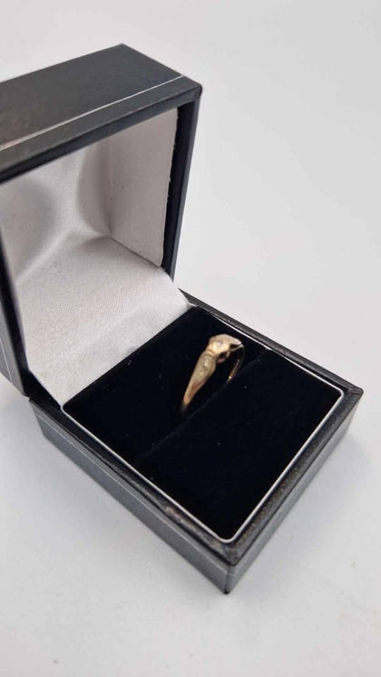 9ct Yellow Gold Ring With Curbic Zirconia Stone - Size O -  1.04 Grams