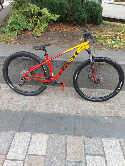 TREK marlin 7 orange+Red 18