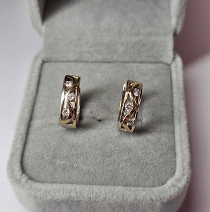 18ct English Lock Earrings