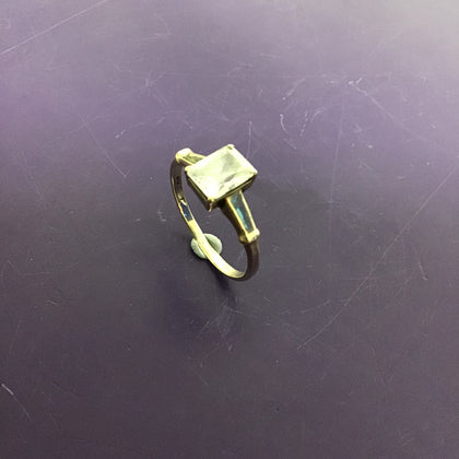 9ct ring with cubic Zirconia Stone. 2.74g