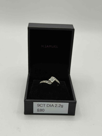9ct Yellow Gold Diamond ring