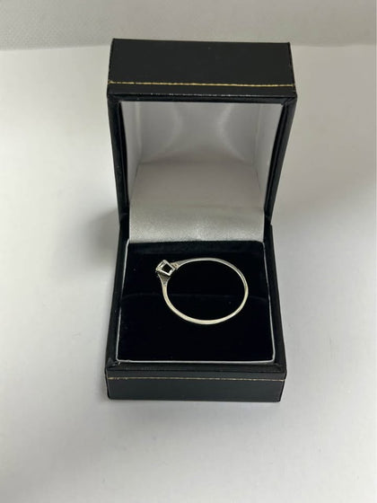 9CT white gold ring with moissanite stone 2.1G size T stamped 375 tested in store comes with box