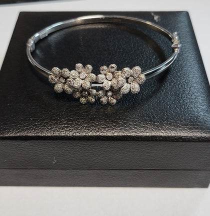 9ct White Gold Hinged Flower Bangle - 8.02g - 2.5