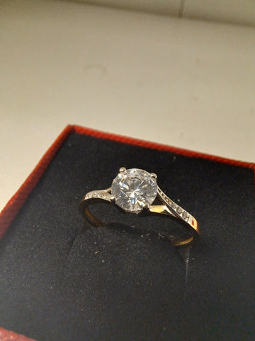9ct Gold Ring CZ - Size Q - 1.46g - Great Yarmouth
