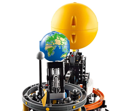 LEGO 42179 Technic Planet Earth and Moon in Orbit NEW.