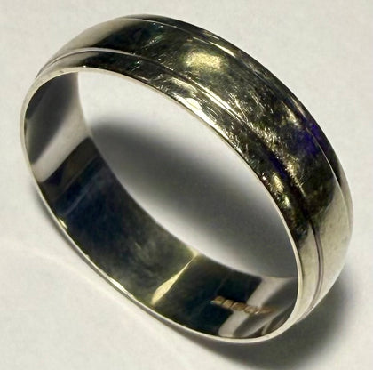9CT White Gold Wedding Band Size V 1/2