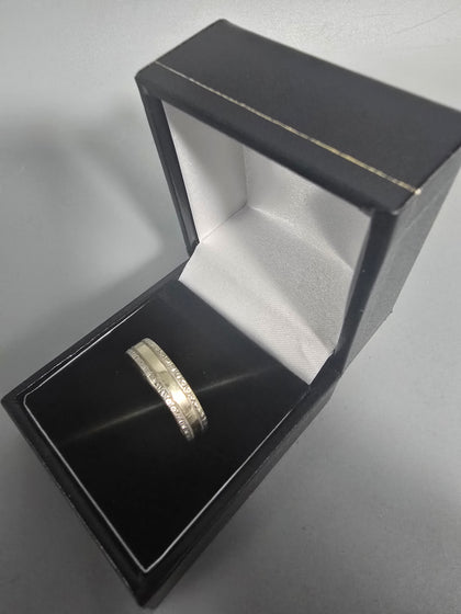 9CT White Gold Ring 375 2.8G Size T