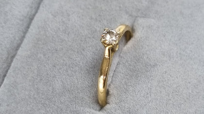 22ct gold diamond ring size M 1/2