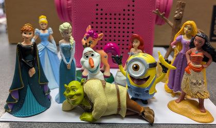 Toniebox (Pink) Bundle (Toniebox and 11 Figurines)