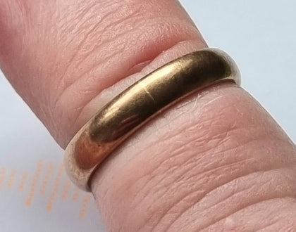 9ct Gold Ring.