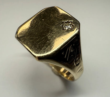 9ct gold signet ring size V