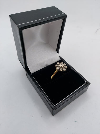 18CT Yellow Gold Ring With Flower Pattern (Not Dia) - 4.01 Grams - Size Q - Fully Hallmarked