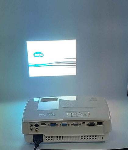 BenQ HD projector MX570 3,200 lumens 1080p portable 3D with power cable unboxed white